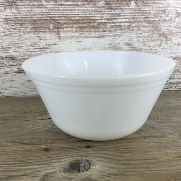 Vintage Federal White Milk Glass Oven Ware Mixing Bowl 7" Double Band F Shield - Picture 2 of 7